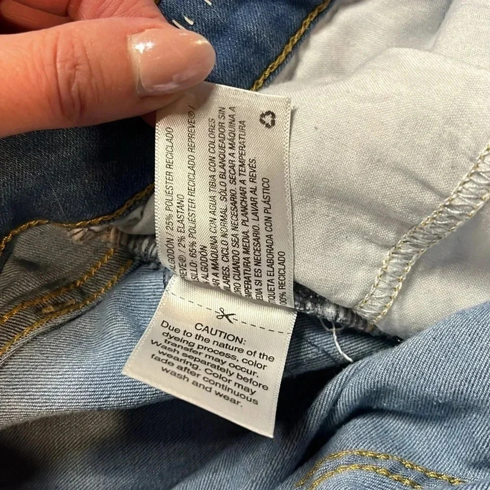 Universal Thread Mid Rise  Skinny, Light Wash - Picture 11 of 11